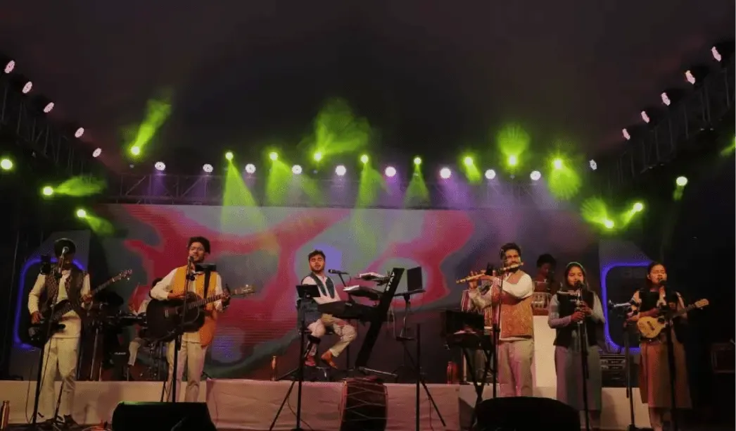 On stage performance of a band